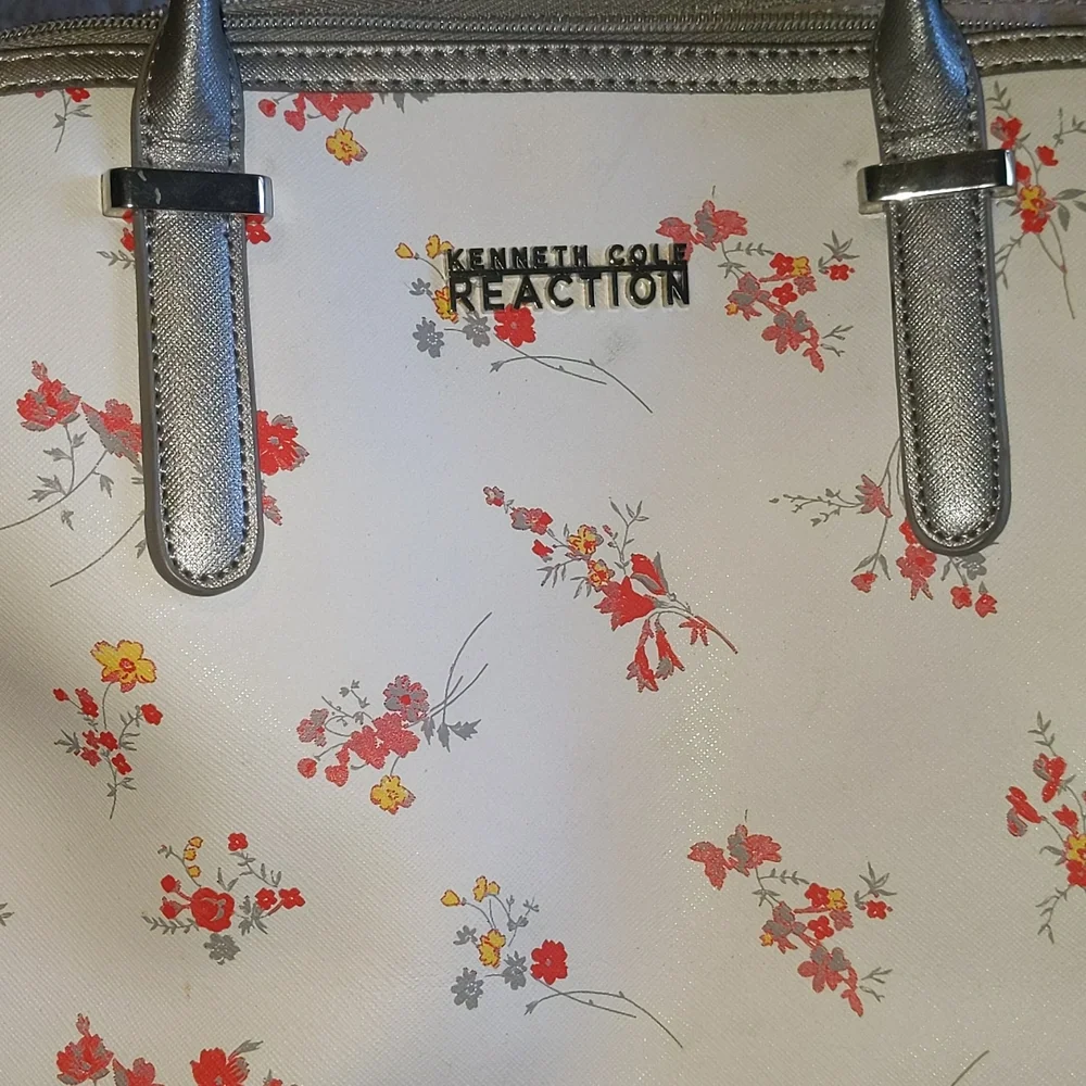 Kenneth Cole Reaction Floral Purse - Picture 4 of 15
